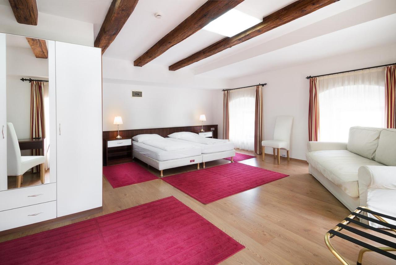 Rubra Panzio Bed & Breakfast Vac Exterior photo