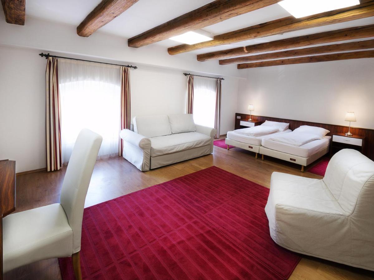 Rubra Panzio Bed & Breakfast Vac Exterior photo